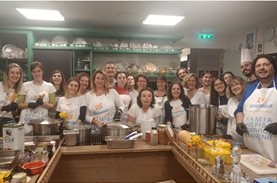 Γιορτάσαμε την Παγκόσμια Ημέρα Εθελοντισμού με μια μαγειρική δράση στον χώρο του Yoleni's