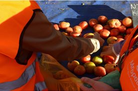 4 μήνες, 16 λαϊκές αγορές, 37 τόνοι φρούτα & λαχανικά «σώθηκαν» & προσφέρθηκαν σε κοινωφελείς φορείς