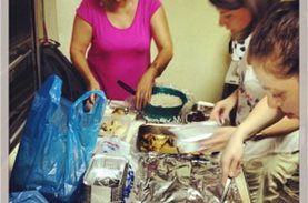 309 μερίδες φαγητό προσέφεραν τα μέλη της ομάδας «ΜΕΤΑpolis» σε οικογένειες με αποδεδειγμένα χαμηλό ή καθόλου εισόδημα.